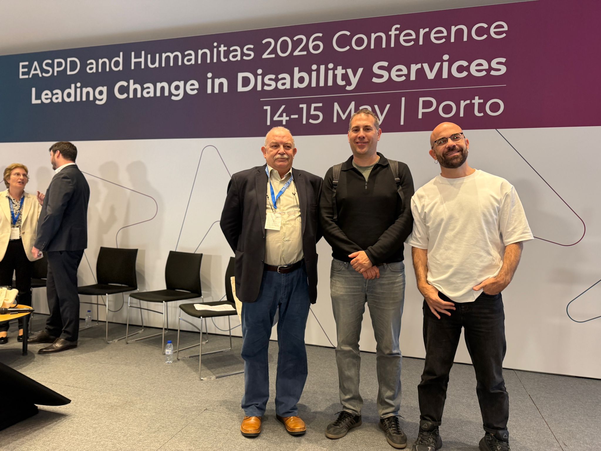 Hombres posando en el congreso de EASPD Oporto